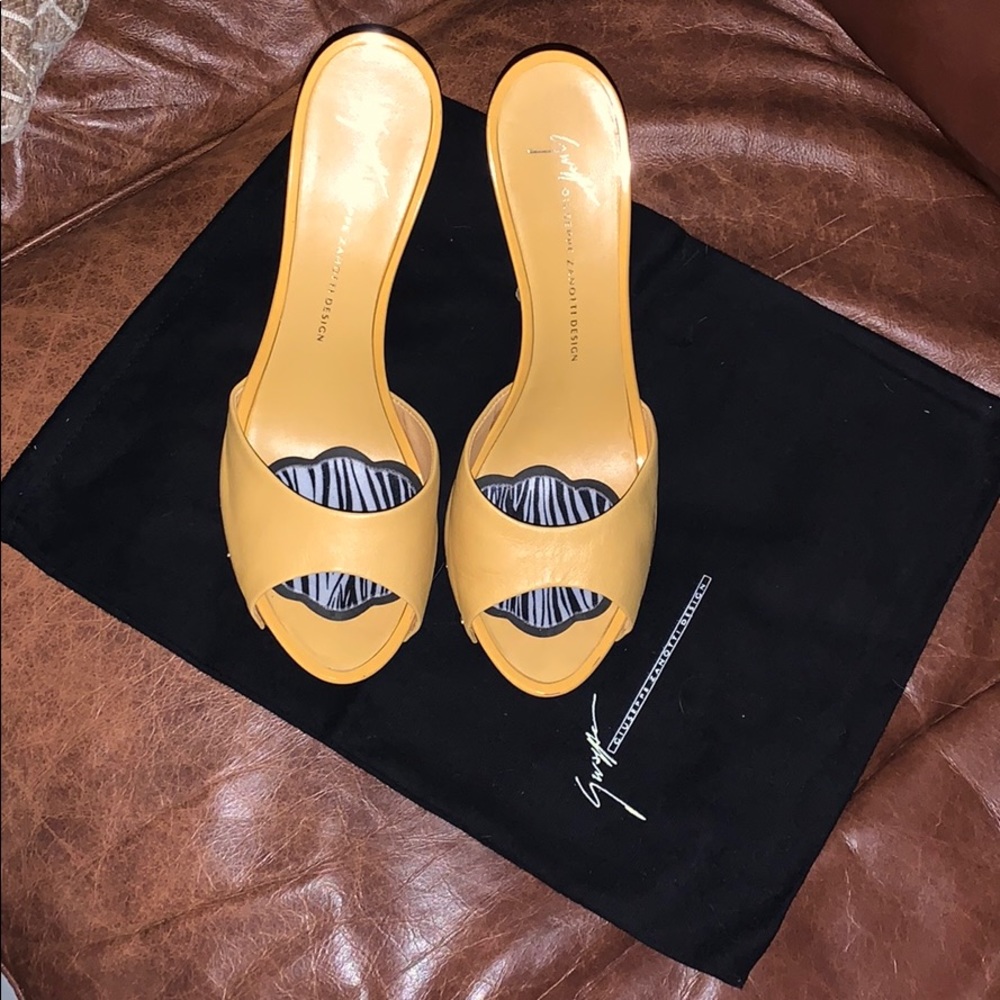 Heels like new